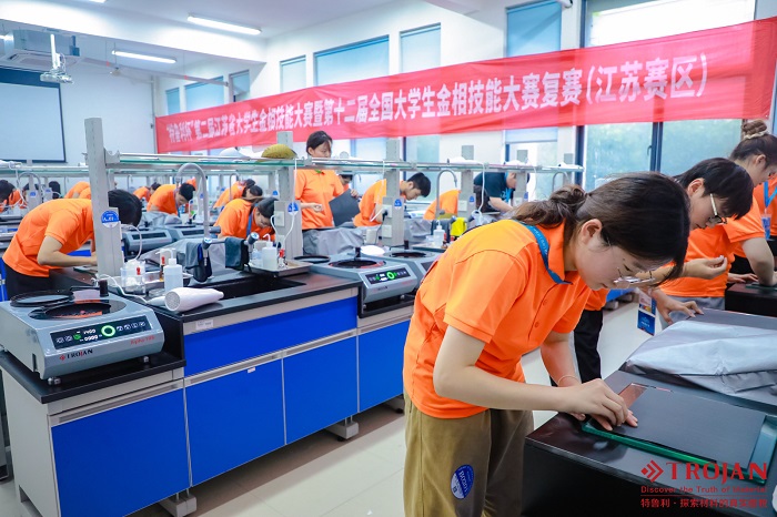 江苏省大学生金相技能大赛磨抛现场 江苏省大学生金相技能大赛磨抛现场